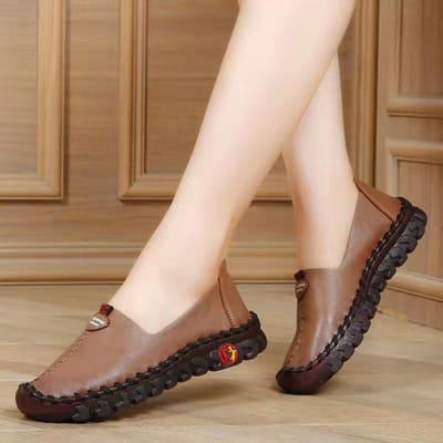 Lente en Zomer Nieuwe Zachte Zool Mama Schoenen Zachte Zool Geen Vermoeide Voeten Rundspees Platte Maat 43 Echt Leer Casual Damesschoenen 42 kaki
