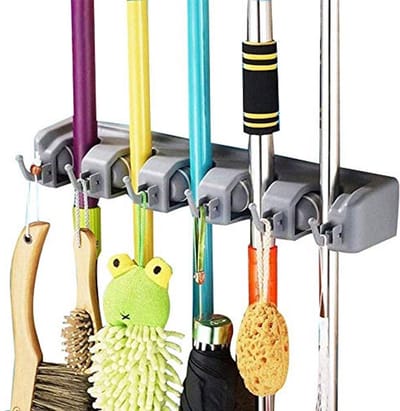 Multifunctionele Wandgemonteerde Mop en Bezemhouder – Gereedschapsorganizer met 5 Posities en 6 Haken voor Keuken, Tuin en Garage