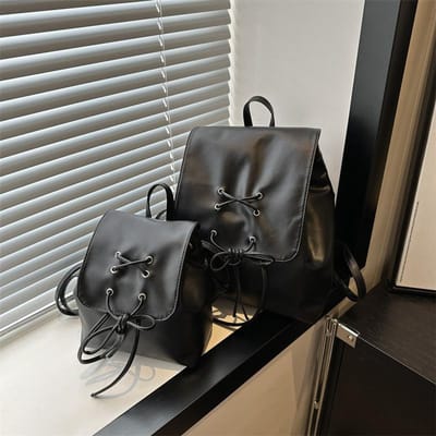 Sac à dos mignon de style simple pour femmes avec design de niche, sac à main tempérament, petit sac à dos de style collège pour femmes Small