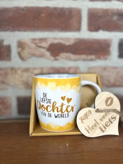 Creaties van hier – Mok Dochter met houten hartje – porselein – 9 cm – cadeau