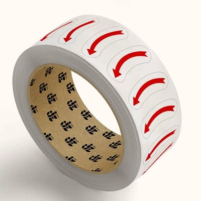Linkswijzende draairichtingspijl stickers op rol - rood wit | 5 x 2 cm - 477 stickers per rol