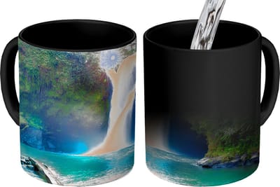 Magische Mok - Foto op Warmte Mokken - Koffiemok - Waterval - Stenen - Landschap - Planten - Water - Magic Mok - Beker - 350 ML - Theemok