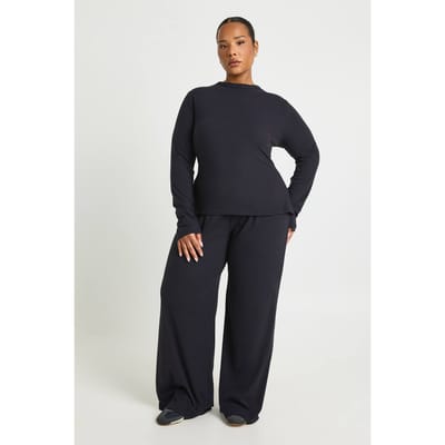 boohoo Dames Plus superzachte T-shirt met lange mouwen en broekset | Zwart | Maat: 44