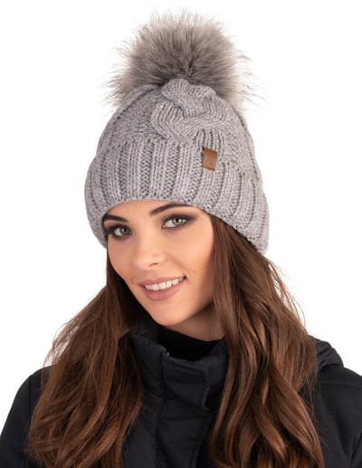 Vivisence Dames Wintermuts - Modieuze Steek Met Zacht Breisel Pompon Van Imitatiebont En Binnenkant Met Fleece - Comfortabele Pasvorm En Warme Bescherming Voor Koude Winterdagen - Lichtgrijs