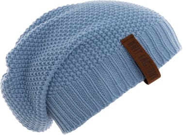 Knit Factory Coco Gebreide Muts Heren & Dames - Sloppy Beanie hat - Crystal Blue - Warme lichtblauwe Wintermuts - Unisex - One Size