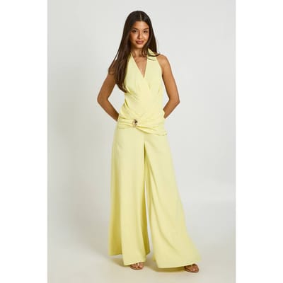 boohoo Dames Halternek Jumpsuit Met Gedrapeerde Details, Gouden Afwerking En Wijde Pijpen | Citroen | Maat: 36