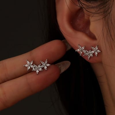 Boucles d'oreilles puces simples trois fleurs mignonnes et douces mode boucles d'oreilles puces pour femmes bijoux brown
