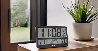 Digitale Wandklok met Datum, Temperatuur en Luchtvochtigheid - Radiogestuurde Tijdklok met Groot Display en Alarmfunctie