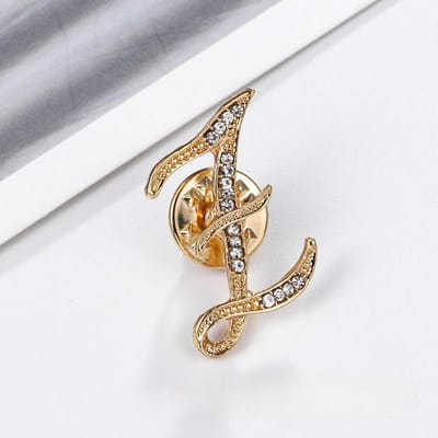 1 STKS Xiaoxiangfeng Strass Letter Broche, Engelse Broche Kraagspeld, Exquise Accessoires voor Dameskleding Z goud