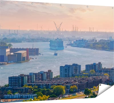 Gards Tuinposter Rotterdamse Haven bij het Water - 160x120 cm - Tuindoek - Tuindecoratie - Wanddecoratie buiten - Tuinschilderij