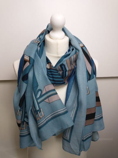 Lange dames sjaal Maaike-fantasiemotief-blauw zwart bruin wit