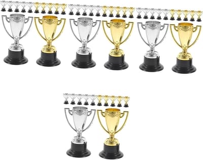 Kleine Trofee Beker - Speelgoed Prijs - Competitie Belonen - Delicaat Ontwerp - 4 Stuks - Goudkleurig