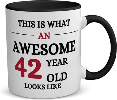 Akyol - an awesome 42 year koffiemok - theemok - zwart - Hoera 42 jaar - 42 geworden - verjaardagscadeau - gift - kado - 350 ML inhoud