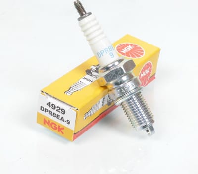 Bougie d'allumage NGK pour Moto Honda 1300 CB 2003 à 2009 DPR8EA-9 Neuf