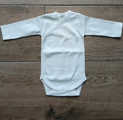 Babidu Romper/Body | wit | Lange mouw | Overslag romper | Gehaakt Randje langs overslag | 1150| 1 maand| maat 56