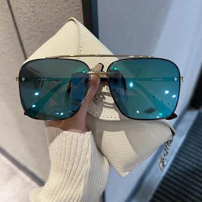 Lunettes de soleil métal punk à monture large pour hommes et femmes, style cool, design carré, protection UV400. beige