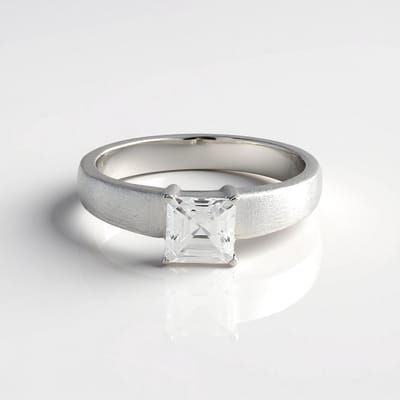 Cavill - Elegante Zilveren Ring - 925 Sterling Zilver - 0,72 ct Cambodjaanse Zirkoon - Achthoekige Asscher Slijpvorm - Tijdloos & Modern