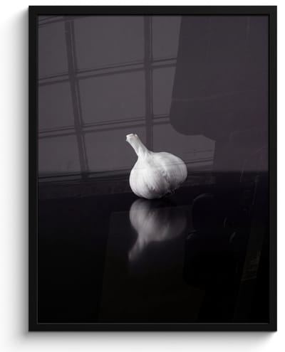 Poster in lijst - Fotolijst 60x80 cm - Posters - Knoflook - Zwart - Wit - Posterlijst zwart - Decoratie - Wanddecoratie woonkamer - Muurdecoratie slaapkamer