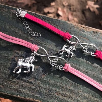 GoedeDoelen.Shop | Armband Love Horses Infinity roze | Paarden Armband | Love Horses | Infinity Sieraad | Polsmaat 18 - 23 cm | Wellness-House