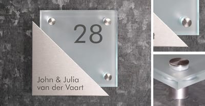 Naamplaatje - naambordje van glas - mat glas - rvs - naamplaatje met rvs - huisnummerbord