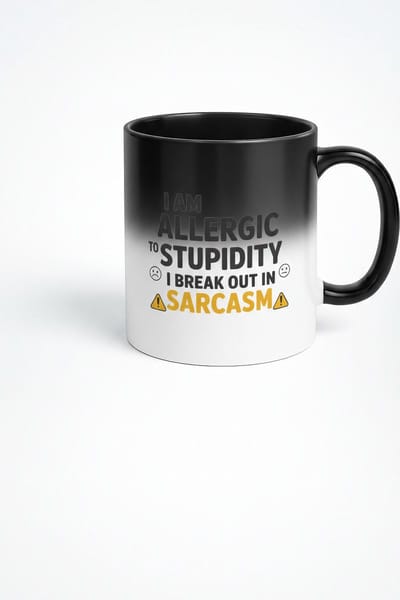 Magische Koffiemok - Ik ben allergisch voor domheid, ik breek uit in sarcasme