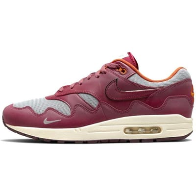 Patta x Nike Air Max 1 Rush Maroon Unisex Sneakers Rood Metallic-Zilver DO9549-001 42 brown