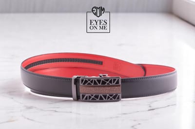 Zwart + rood lederen riem zonder gaatjes met automatische gesp voor heren ( model N049 )