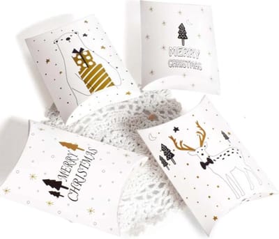 Kerst - Christmas - Traktatiedoosjes - Geschenk Verpakking - Uitdeel Doosje - Feest - en cadeaudoos  - Snoepdoosje | Gift - Leuk verpakt - Inpakdoosje |  Merry Christmas - Hert - IJsbeer - Boom - 14 cm | Wit - Goud - Zwart | Feestdagen - Oud & Nieuw