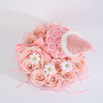 Kunstbloemen Rozenbox – Roze Rozen Cadeaubox met Roze pluche Hoed en Parellint - LA ROSELLE AMSTERDAM
