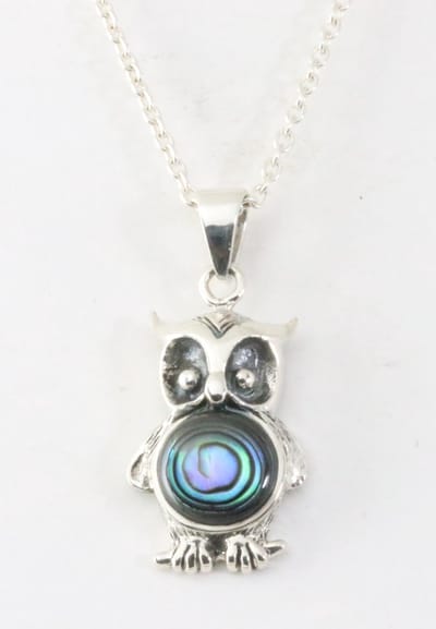Zilveren uil hanger met abalone schelp aan ketting