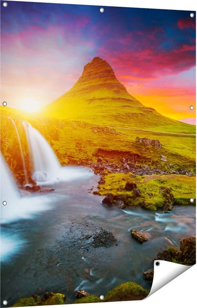 Gards Tuinposter Waterval bij een Vulkaan met Zonsondergang - 90x120 cm - Tuindoek - Tuindecoratie - Wanddecoratie buiten - Tuinschilderij