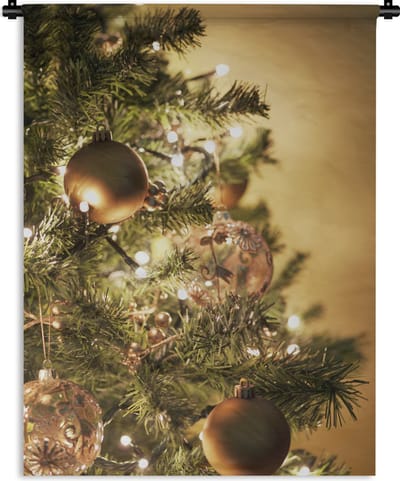Wandkleed Kerst - Een kerstboom met kleurrijke kerstballen Wandkleed katoen 120x160 cm - Wandtapijt met foto XXL / Groot formaat!
