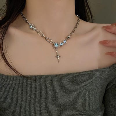 Kruis Ketting Voor Vrouwen, Zomer Licht Luxe Niche Ontwerp, High-End Pittige Stijl Sleutelbeen Ketting Accessoire. zilver