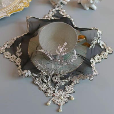 Décoration de table et accessoires fleur brodée perles noires set de table tissu sous-verre mariage Noël set de table cuisine square 28cm