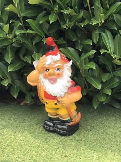Kabouter pios klein 36 cm hoog - polyester - polyresin -polystone - tuinkabouter - hoogkwalitatieve kunststof - decoratiefiguur - interieur - accessoire - voor binnen - cadeau - geschenk - tuinfiguur - tuinbeeldje - tuindecoratie