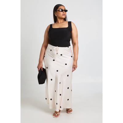 boohoo Dames Plus Satijnen Maxi Rok Met Stippenprint En Trekkoord | Ivoor | Maat: 46