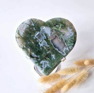 Edelsteen Grote Druzy Mosagaat Hart op Metalen Standaard – #35 323 gram