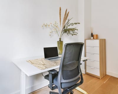 Coloray Bureau Onderlegger - Een compositie van wilde bladeren Bureau Mat - 100 cm x 50 cm - Beige Bureau Onderlegger - Bureaumat - Onderlegger Bureau - Bureau Onderlegger Groot - Bureau Onderlegger XXL