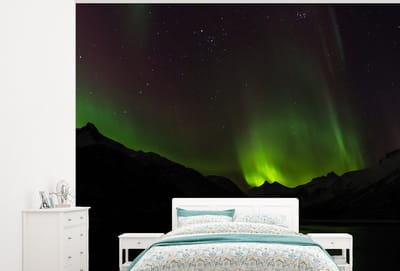 Behang - Fotobehang Aurora - Sterrenhemel - Bergen - Breedte 300 cm x hoogte 240 cm