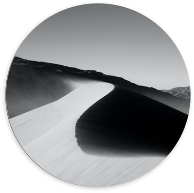 Dibond Wandcirkel - Zandheuvels in de Woestijn (zwart/wit) - 100x100cm Foto op Aluminium Wandcirkel (met ophangsysteem)