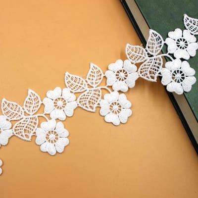Vintage Witte Bloemenrand met Kanten - 3 Yard 5.5cm Decoratieve Tape voor DIY, Kleding en Tafelkleden