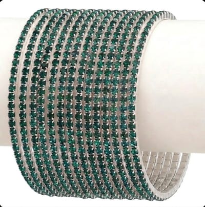 12 Zilverkleurige armbanden set voor dames – stapelbare bangles met groene steentjes – glanzende sieraden set