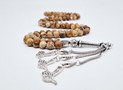 Handgemaakte tesbih "Tasbih" natuursteen "Picture Jasper" - Aantal kralen 99 - Diameter kralen 8MM - met metaal tassel "Arabische kalligrafie" - Een mooi cadeau-idee