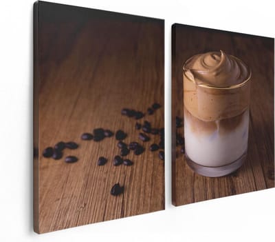 Artaza Canvas Schilderij Tweeluik IJskoffie Met Koffiebonen Op Tafel - 120x80 - Foto Op Canvas - Canvas Print