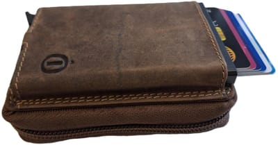 OI Hunter bruine leren ritsportemonnee met Figuretta pasjeshouder / Compact portemonneetje met Cardprotector en veel plek voor muntgeld / beursje met ruim ritsvak met RFID SAFE kastje / metalen pasjeshouder in anti skim ritsportemonnee / 646H