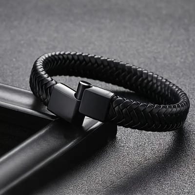 Majo Armband van Vegan Leer - Zwart met schuifsluiting - Ideaal cadeau