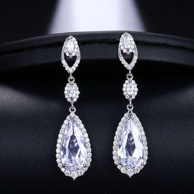 Emmaya Luxe Bruids Vier Kleuren Vintage Allure Kristal Waterdruppel Lange Hangende Cz Oorbellen Voor Vrouwen Bruiloft Sieraden Cadeau wit