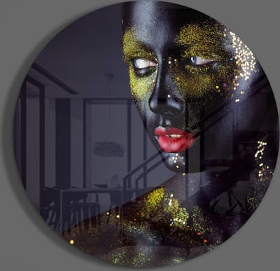 Insigne Glazen Schilderijen - Vrouw portret - Vrouw met goud - Glasschilderij - Rond - Muurcirkel - Rood | Lippen | 60 cm | 4 mm