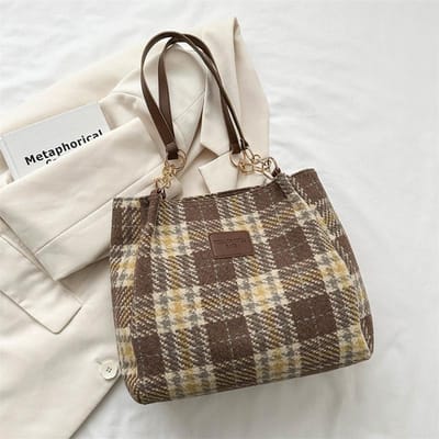 Niche Trendy Handtas Nieuwe Casual Dames Eenvoudige Schoudertas Modieuze Persoonlijkheid Grote Capaciteit Tote Bag beige