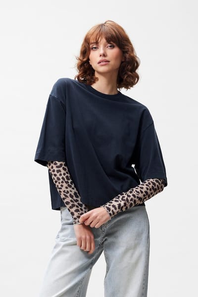 Catwalk Junkie Loose Fit Tshirt With Mesh Sleeves Truien & vesten Dames - Sweater - Hoodie - Vest- Zwart - Maat 34
